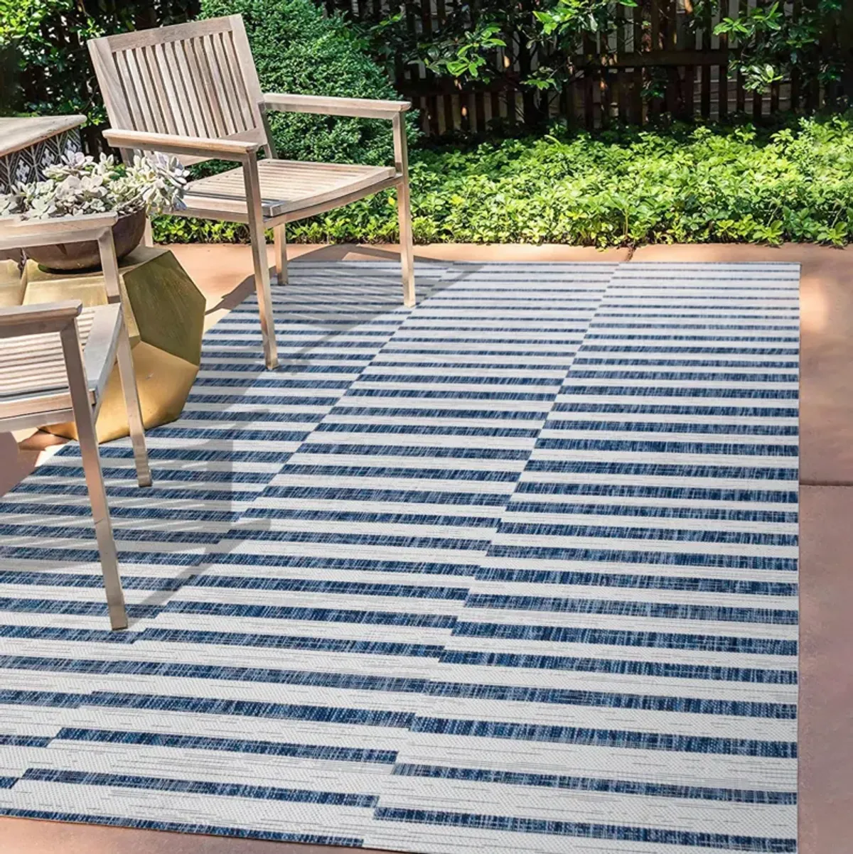 Sukie Modern Offset Stripe Indoor/Outdoor Area Rug