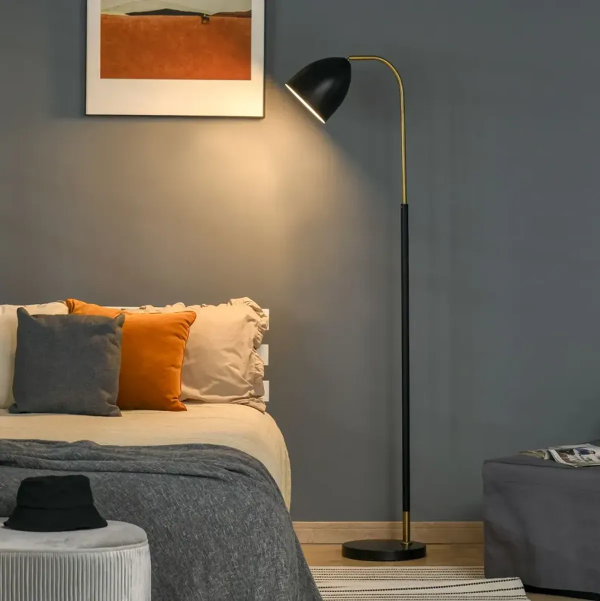 Ebony Gold Floor Lamp: Arc Illumination with Circular Base