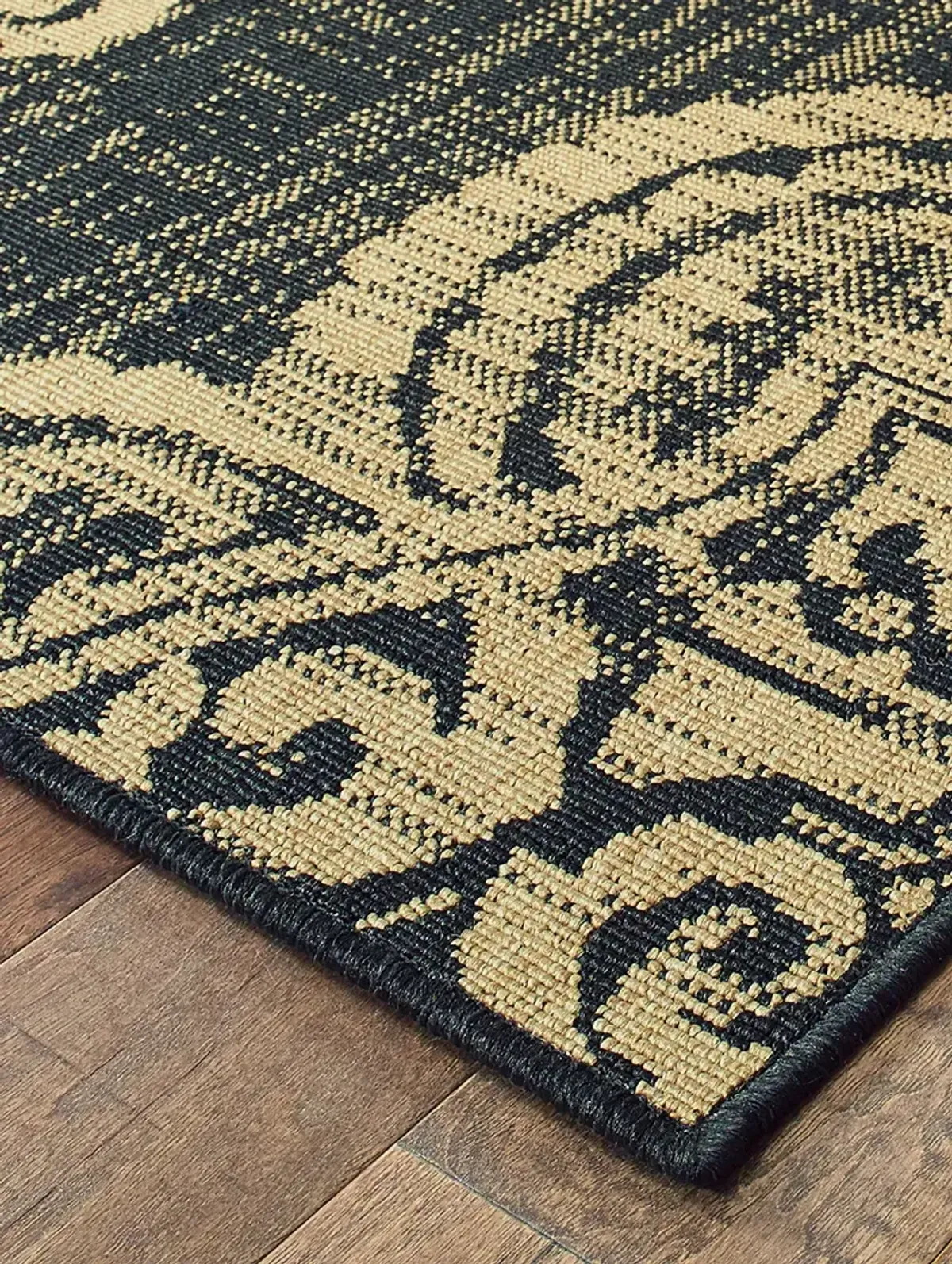 Marina 2'5" x 4'5" Black Rug