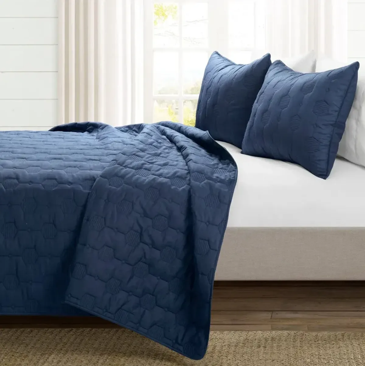 3-Piece Lightweight Cotton Quilt Set with Textured Finish for Cozy Sleep