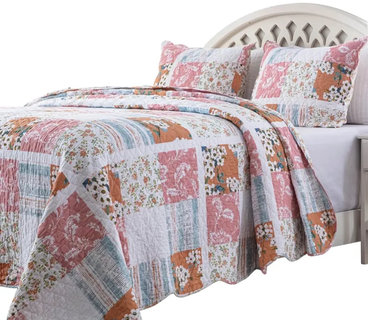 Vanie 3pc King Quilt Set, Pillow Shams, Scalloped, Blue White Pink Cotton