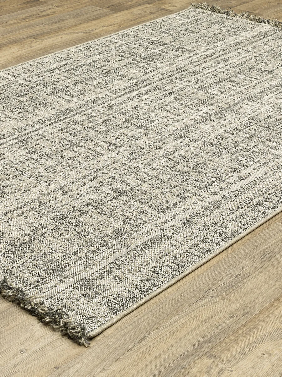 Gillian 5'3" x 7'3" Beige Rug