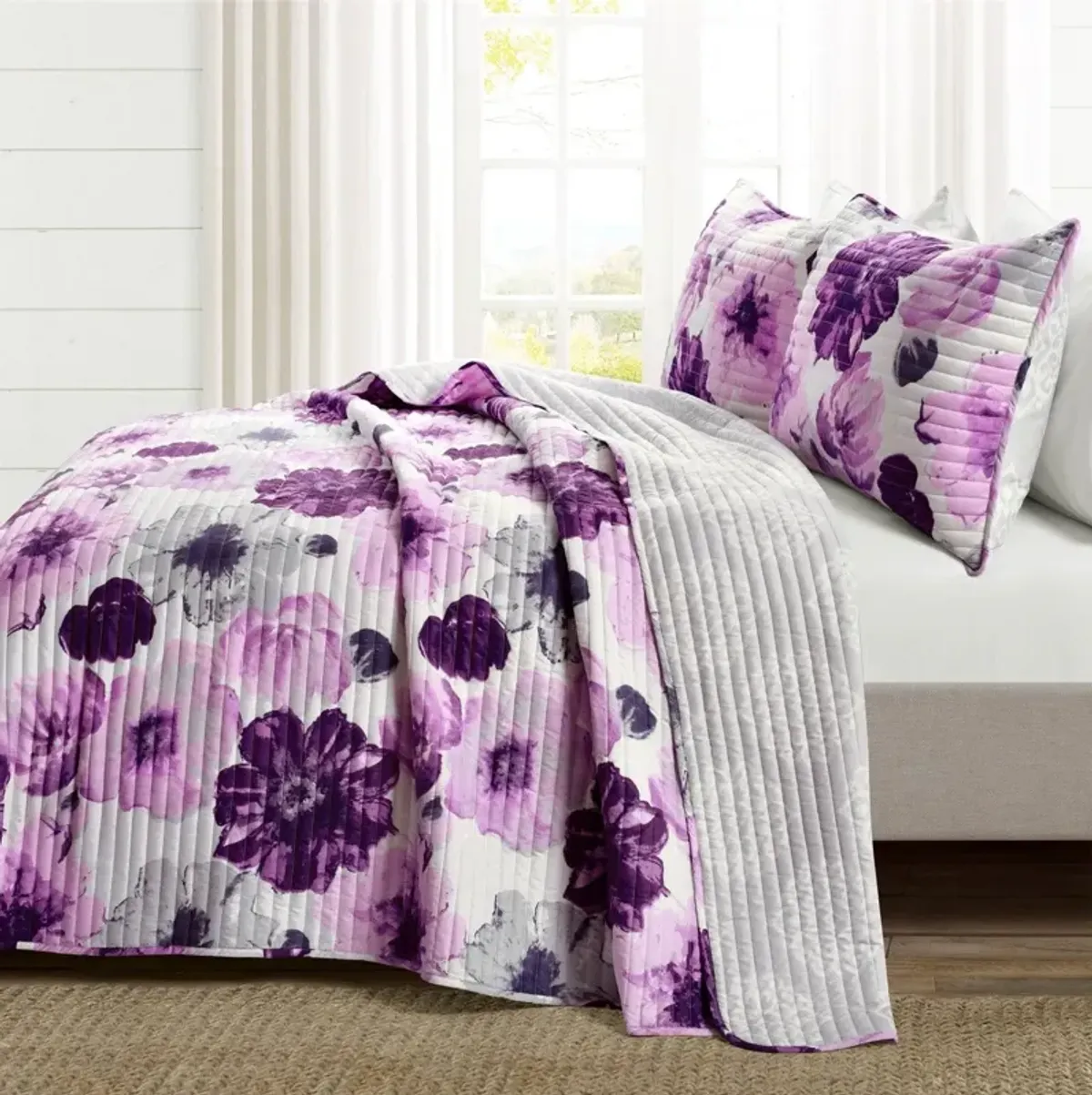 Floral Microfiber Quilt Set Lightweight Bedding for All Season Comfort