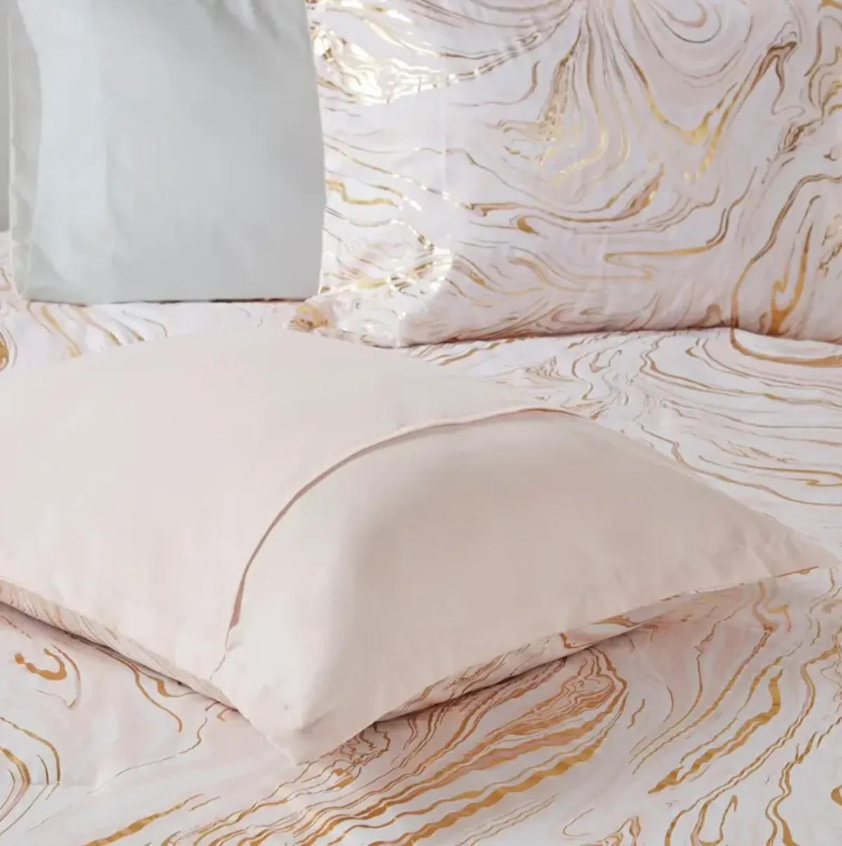 Gracie Mills Gilmore Metallic Printed Comforter Set