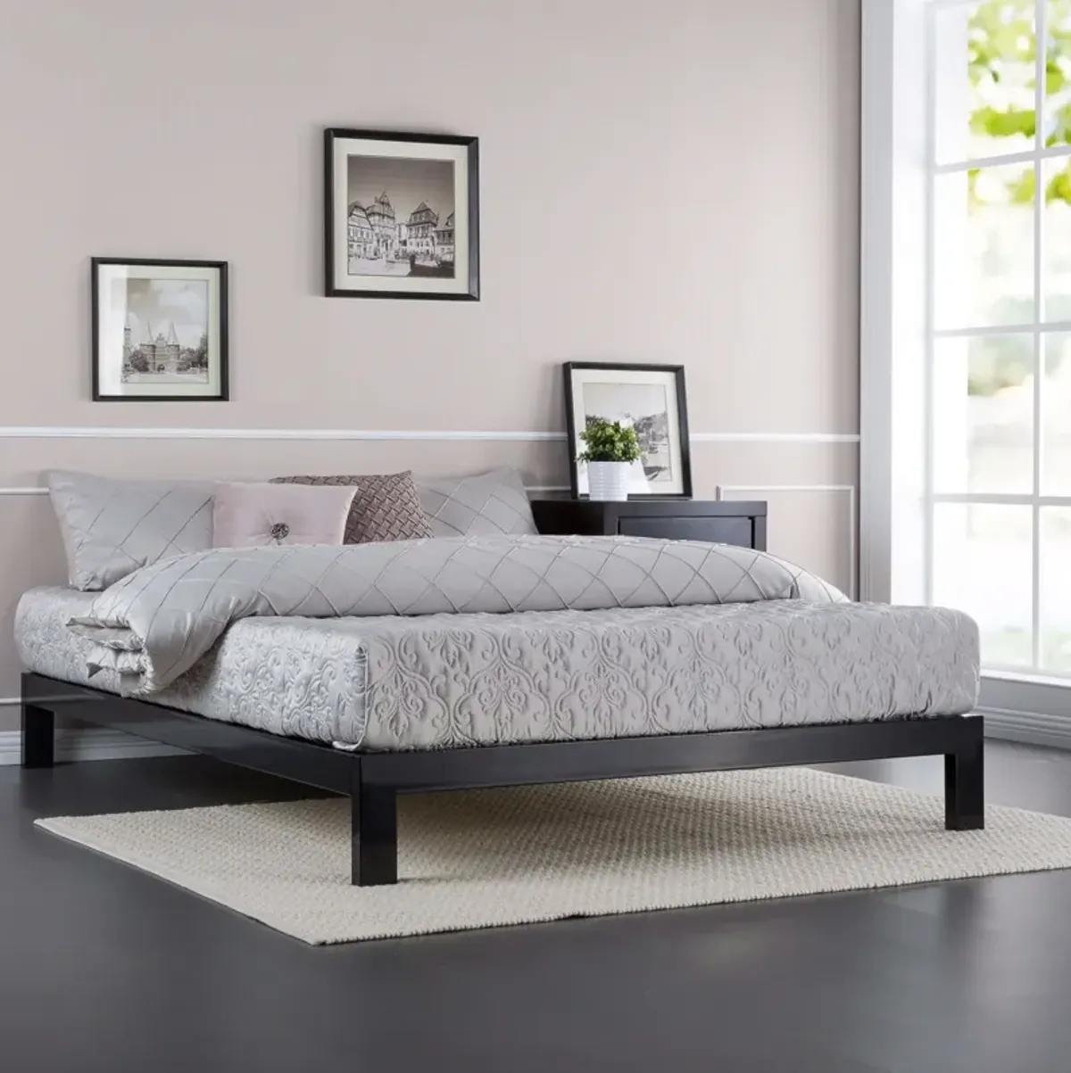 Hivvago Queen Modern Black Metal Platform Bed Frame with Wooden Slats