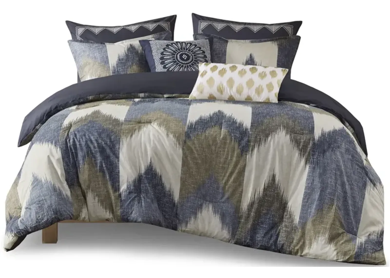 Gracie Mills Heise Ikat Chevron Comforter Set