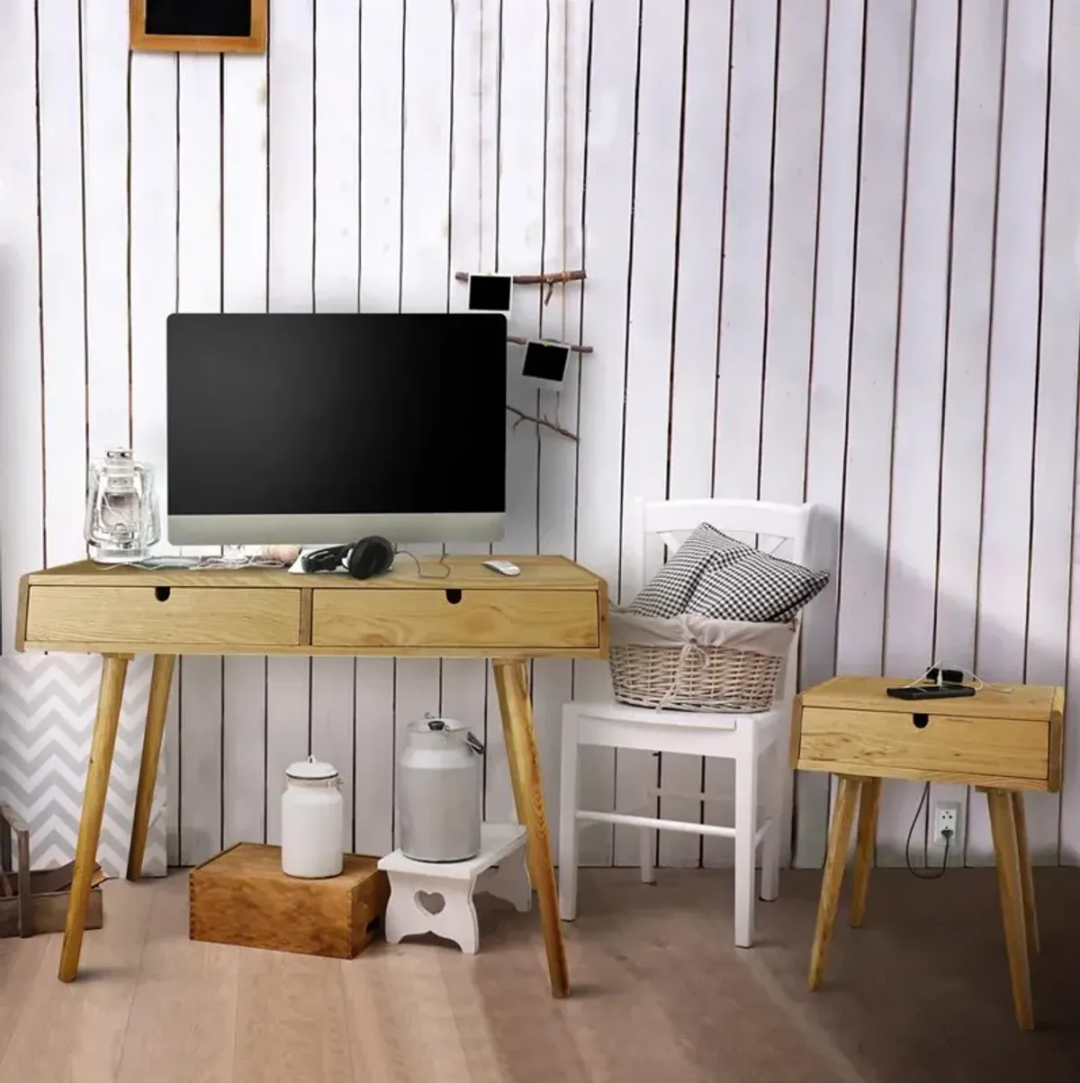 Freedom Desk with USB Ports Made of Solid American Oak