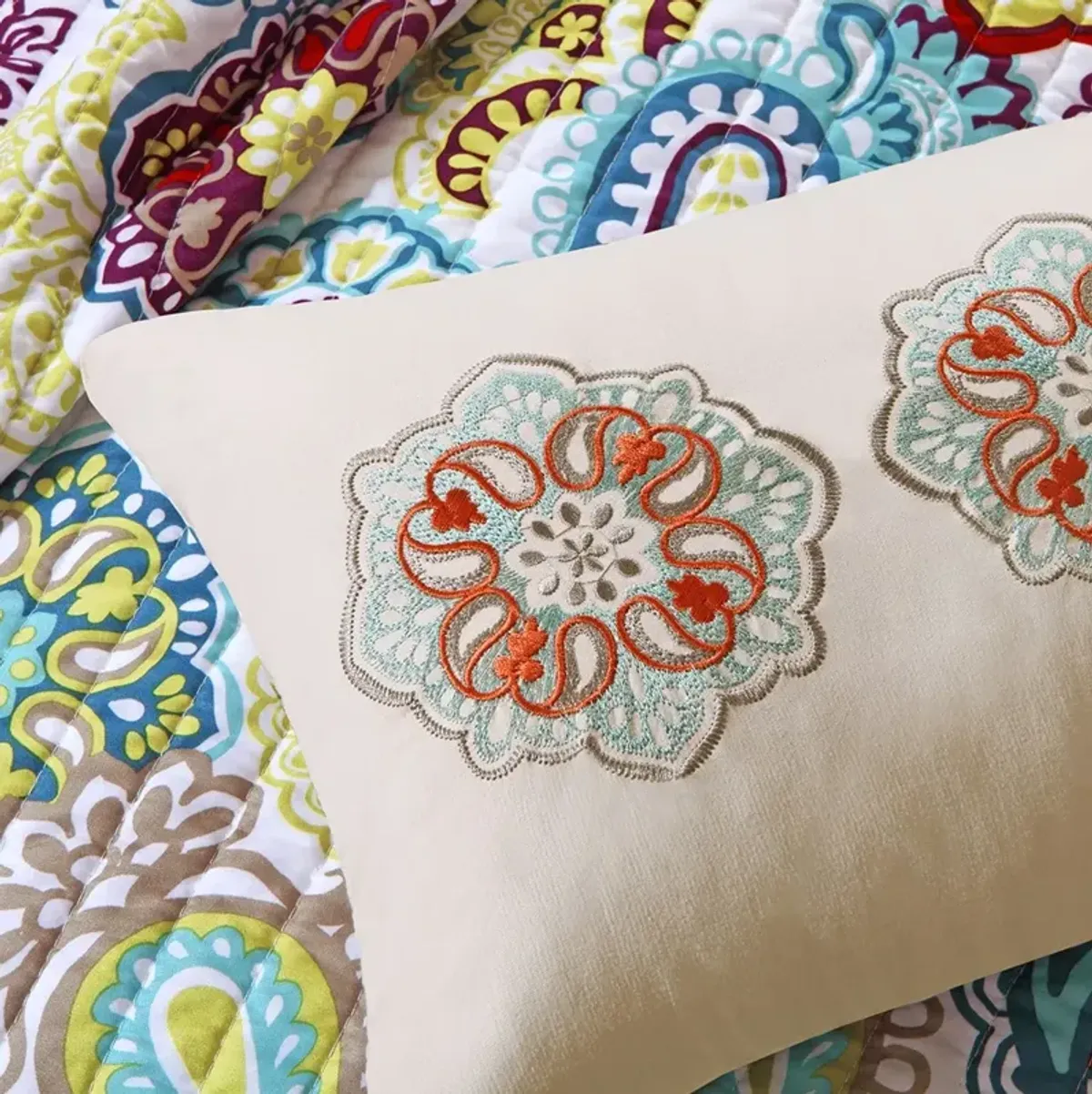 Gracie Mills Rhydian Reversible Paisley Quilt Set with Throw Pillow