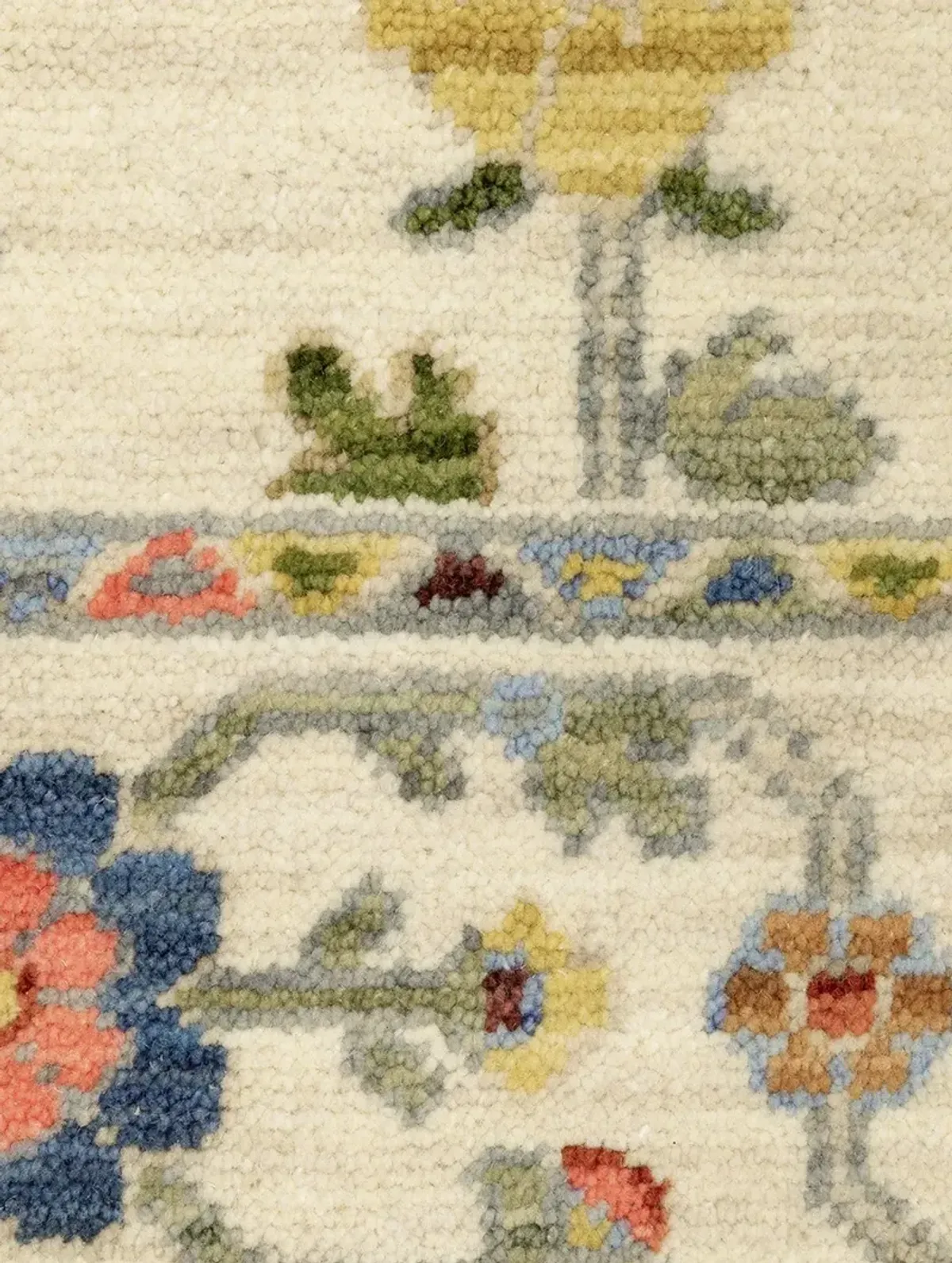 Lucca 3'3" x 5' Ivory Rug