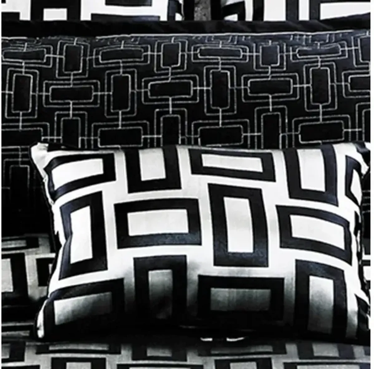 6 Piece Polyester Queen Comforter Set with Geometric Print, Gray and Black - Benzara