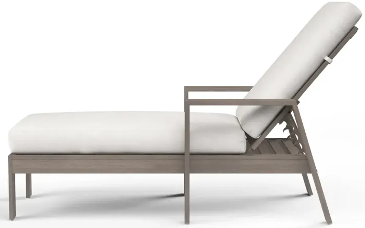 Laguna Chaise Lounge in Canvas Flax, No Welt