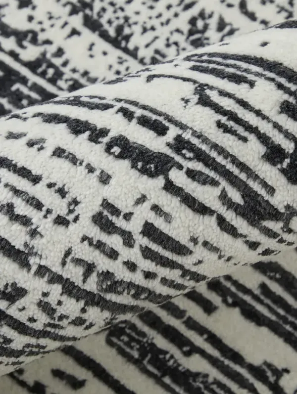 Coda 8928F 2' x 3' Black/White Rug