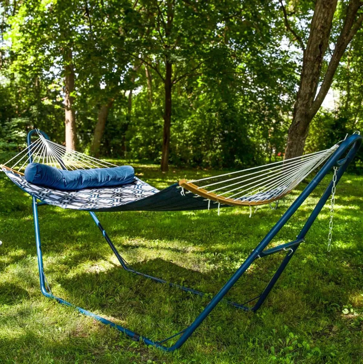 Sunnydaze 2-Person Quilted Hammock with Curved Spreader Bars