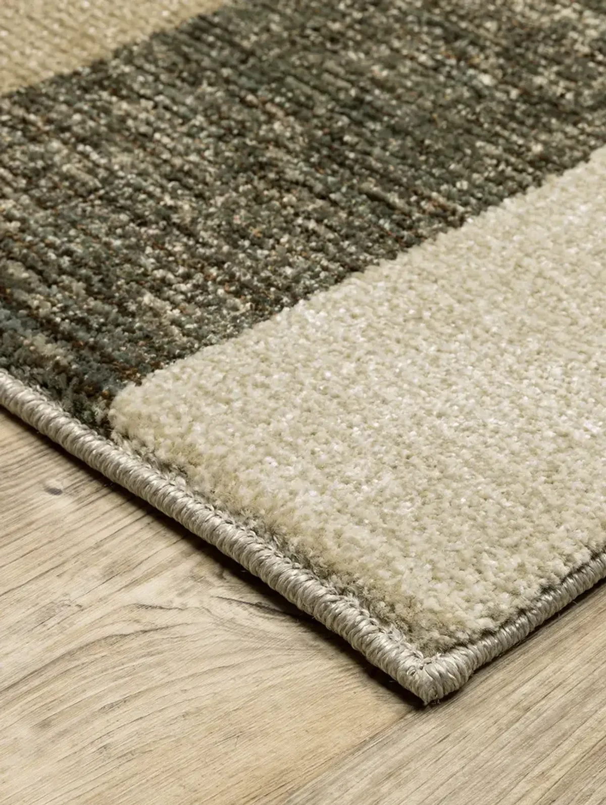 Strada 5'3" x 7'3" Brown Rug