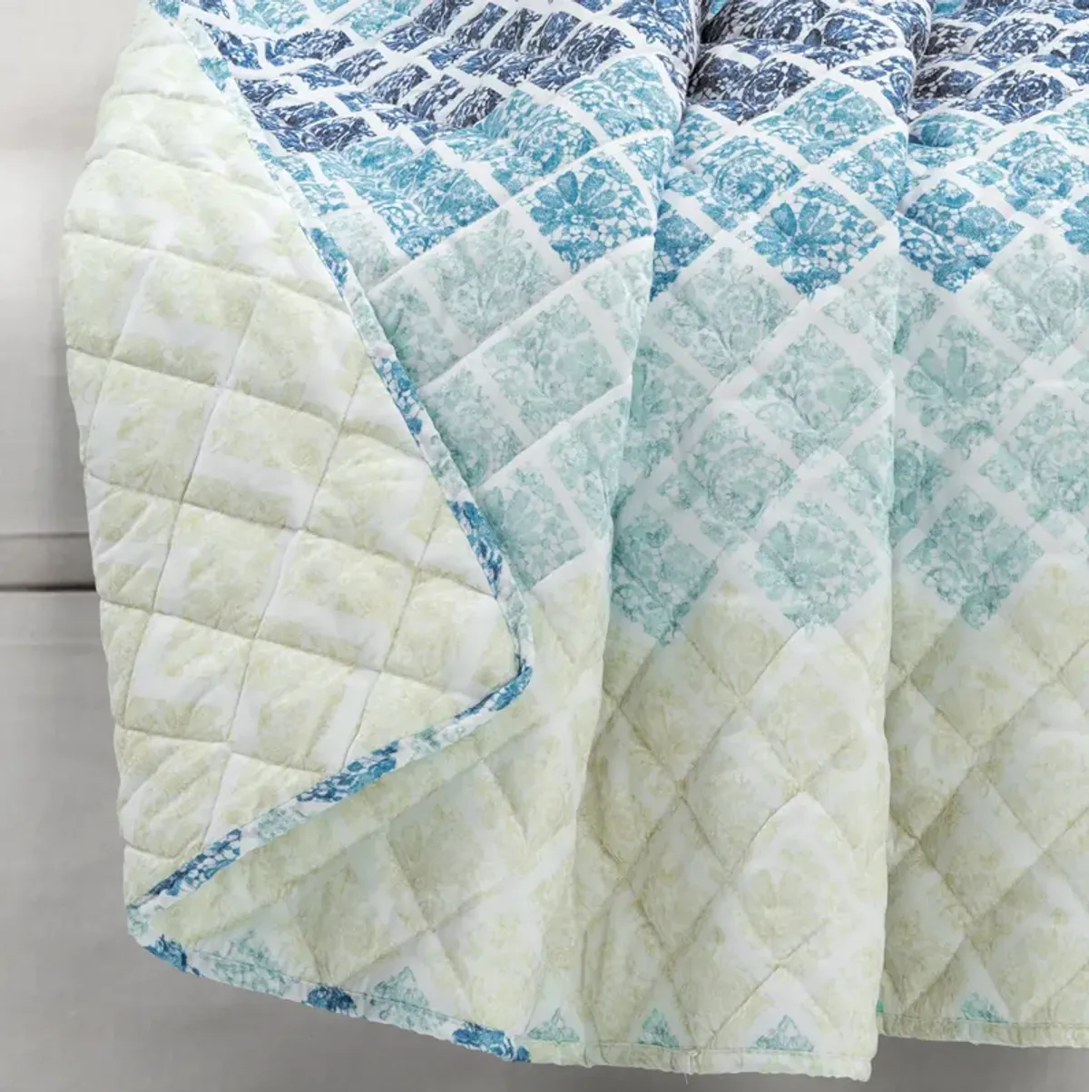 Medallion Ombre Throw