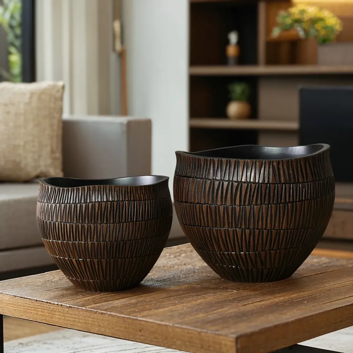 LuxenHome Brown with Black V-Pattern Polyresin 12-Inch Round Planter