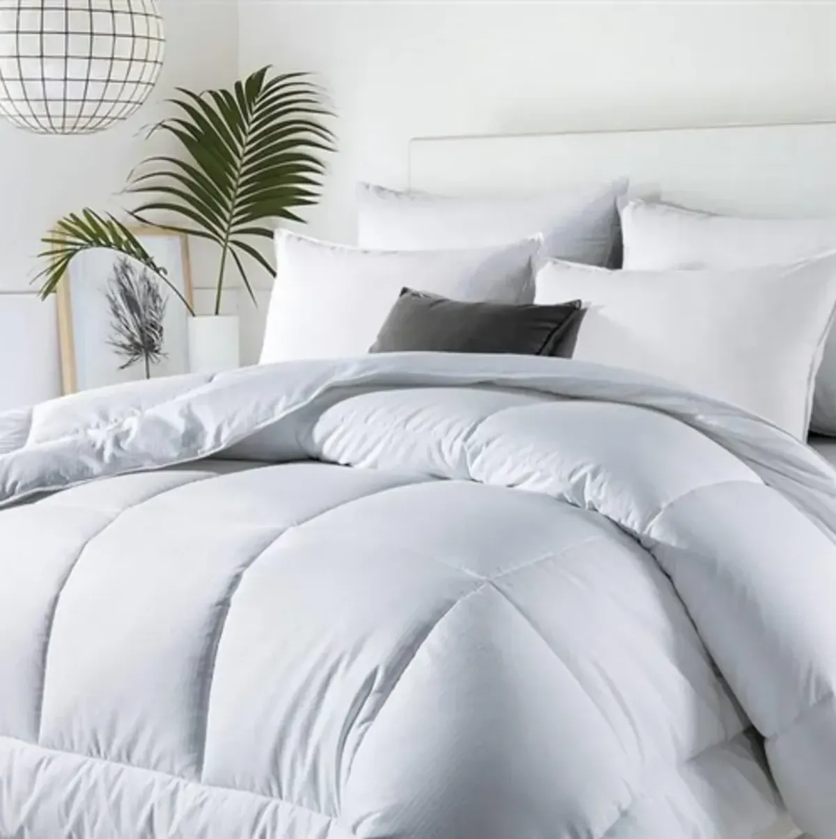 Hivvago Queen Size All Seasons Soft White Polyester Down Alternative Comforter