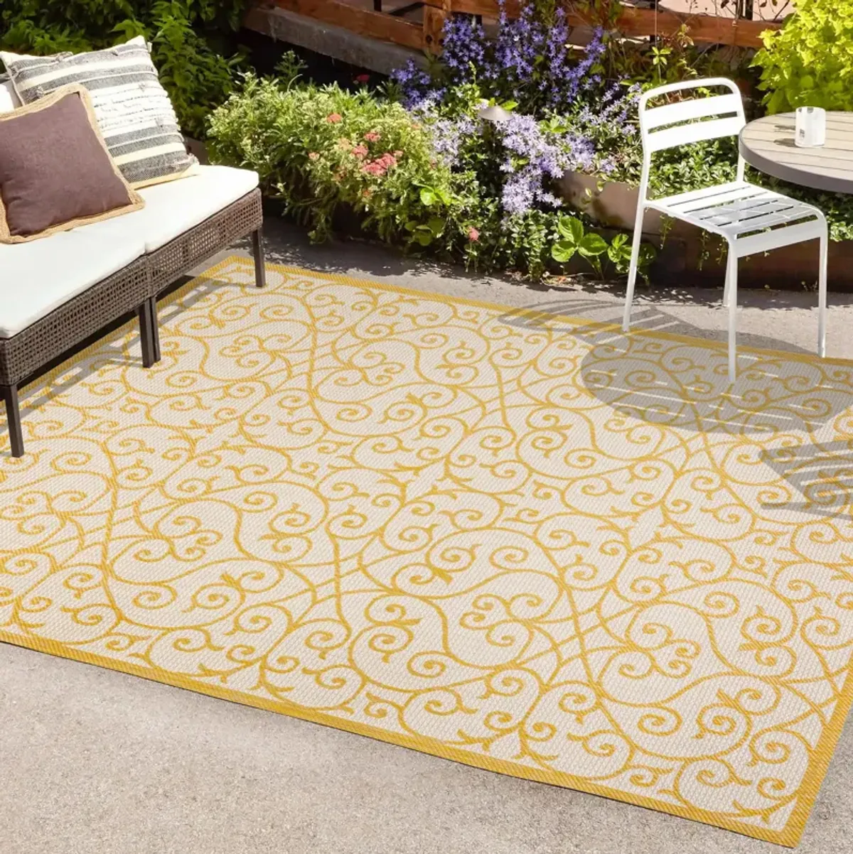 Madrid Vintage Filigree Textured Weave Indoor/Outdoor Area Rug