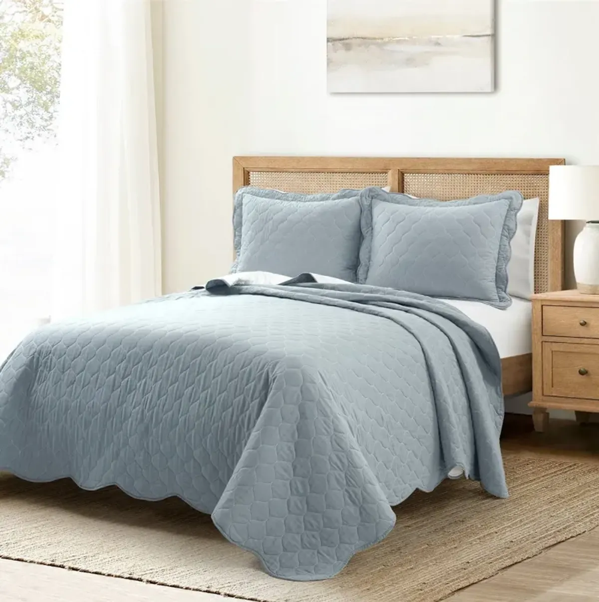 Scalloped Edge Reversible Thin Light Quilt Set for Cozy Bedding and Bedroom Decor