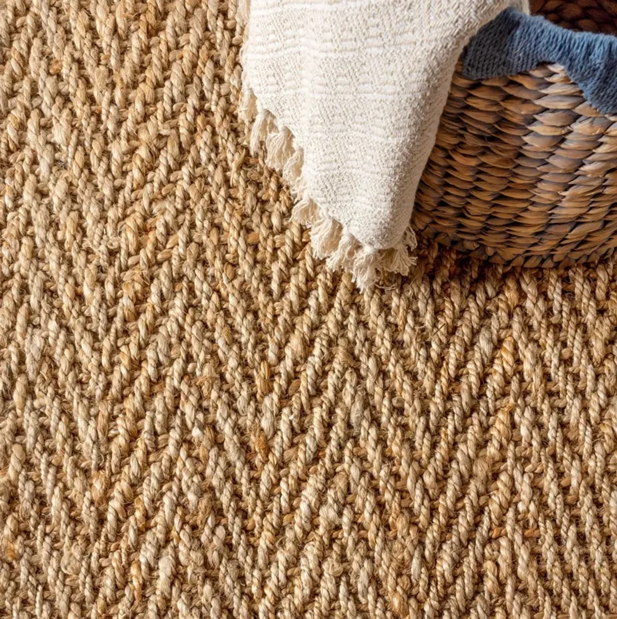 Espina Hand Woven Herringbone Chunky Jute Area Rug