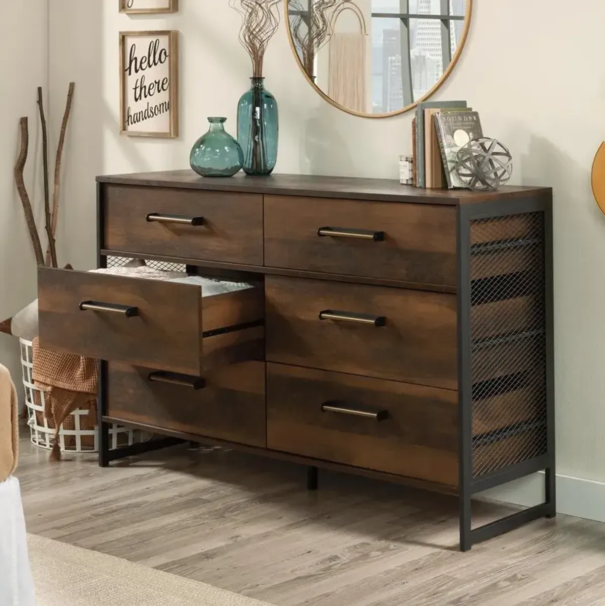 Sauder Briarbrook  6-Drawer Dresser Bo