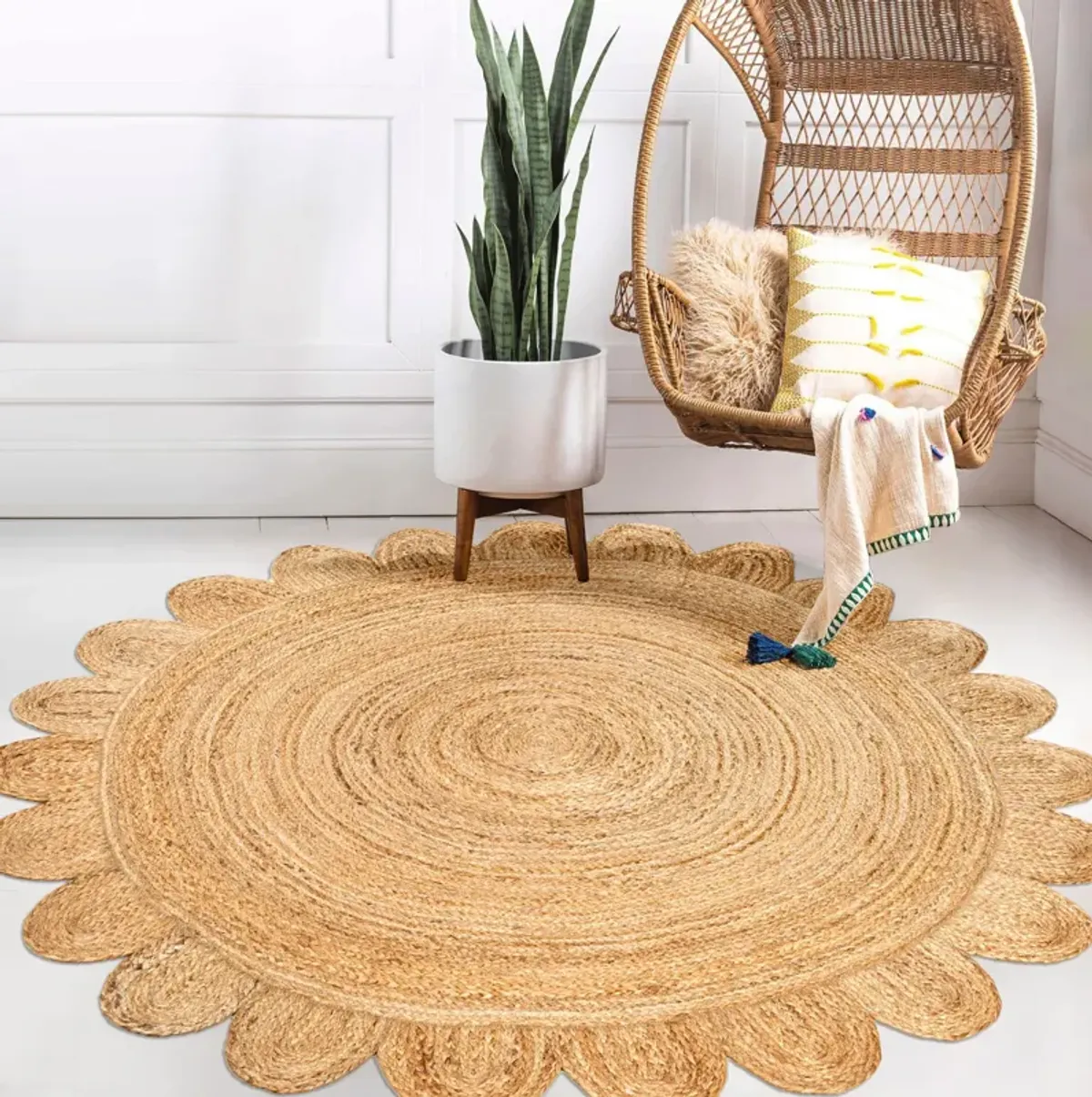 Petal Boho Jute Scalloped Circle Natural Area Rug