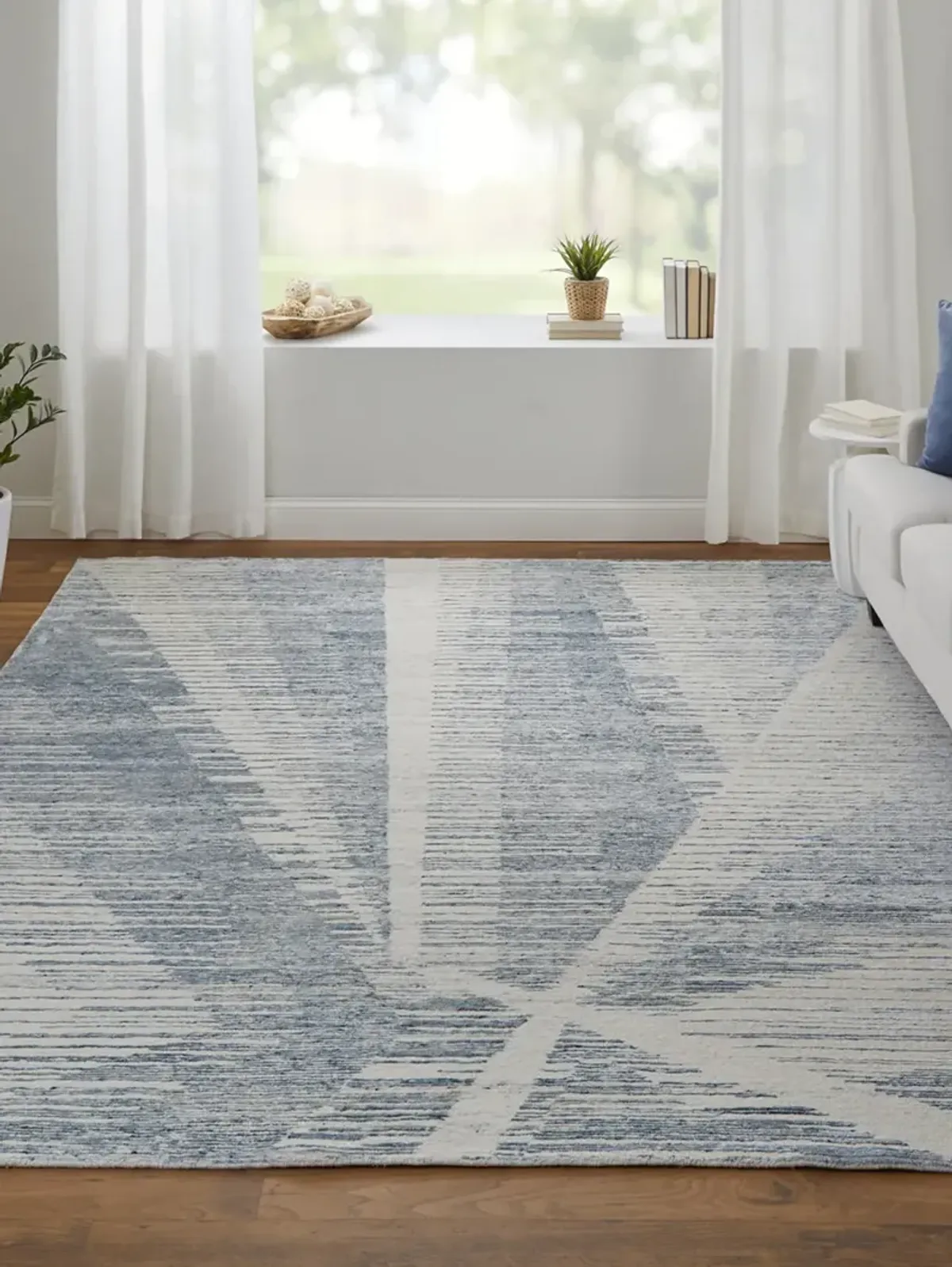 Brighton 69CHF 3' x 5' Ivory/Blue/Silver Rug