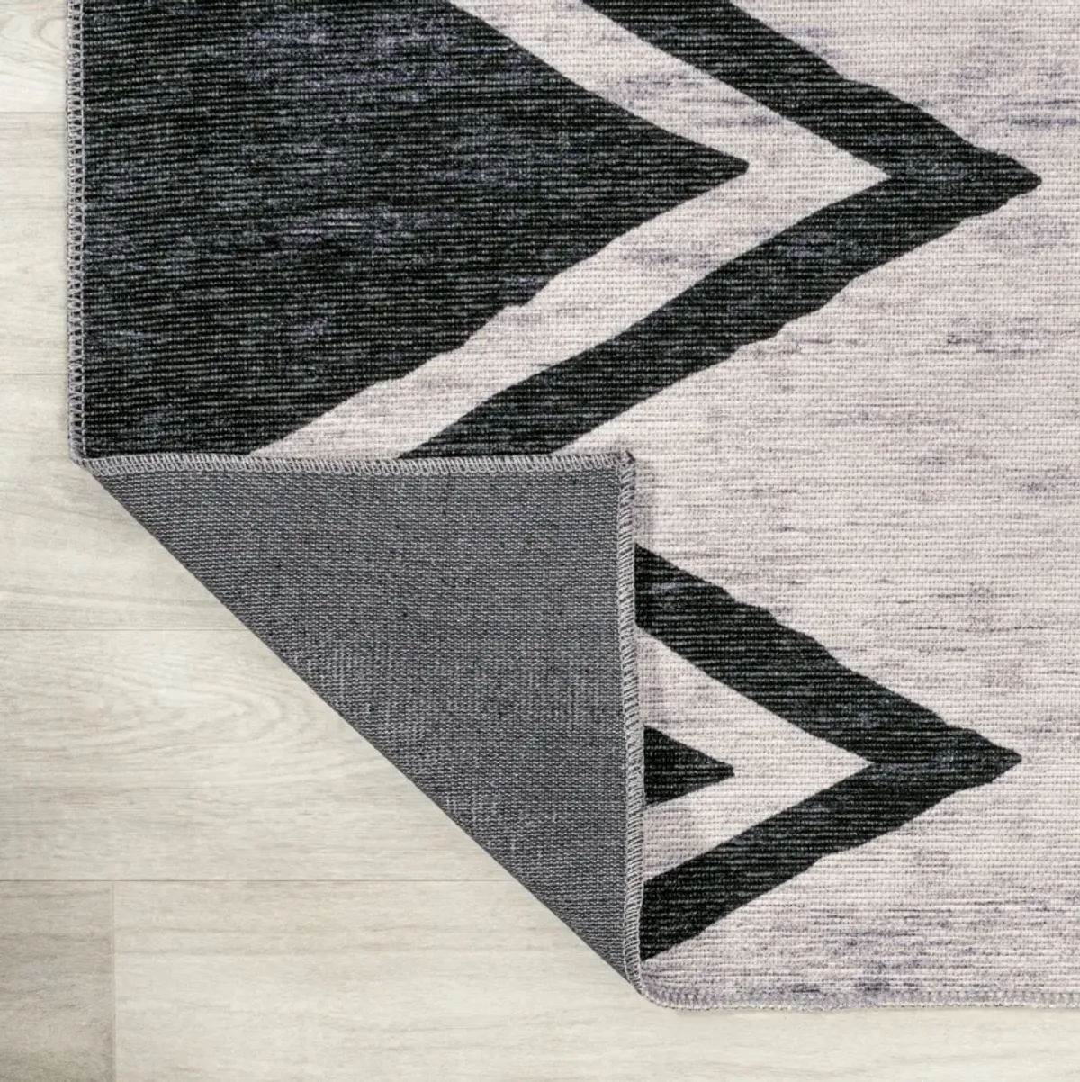 Siksak Modern Chevron Border Area Rug