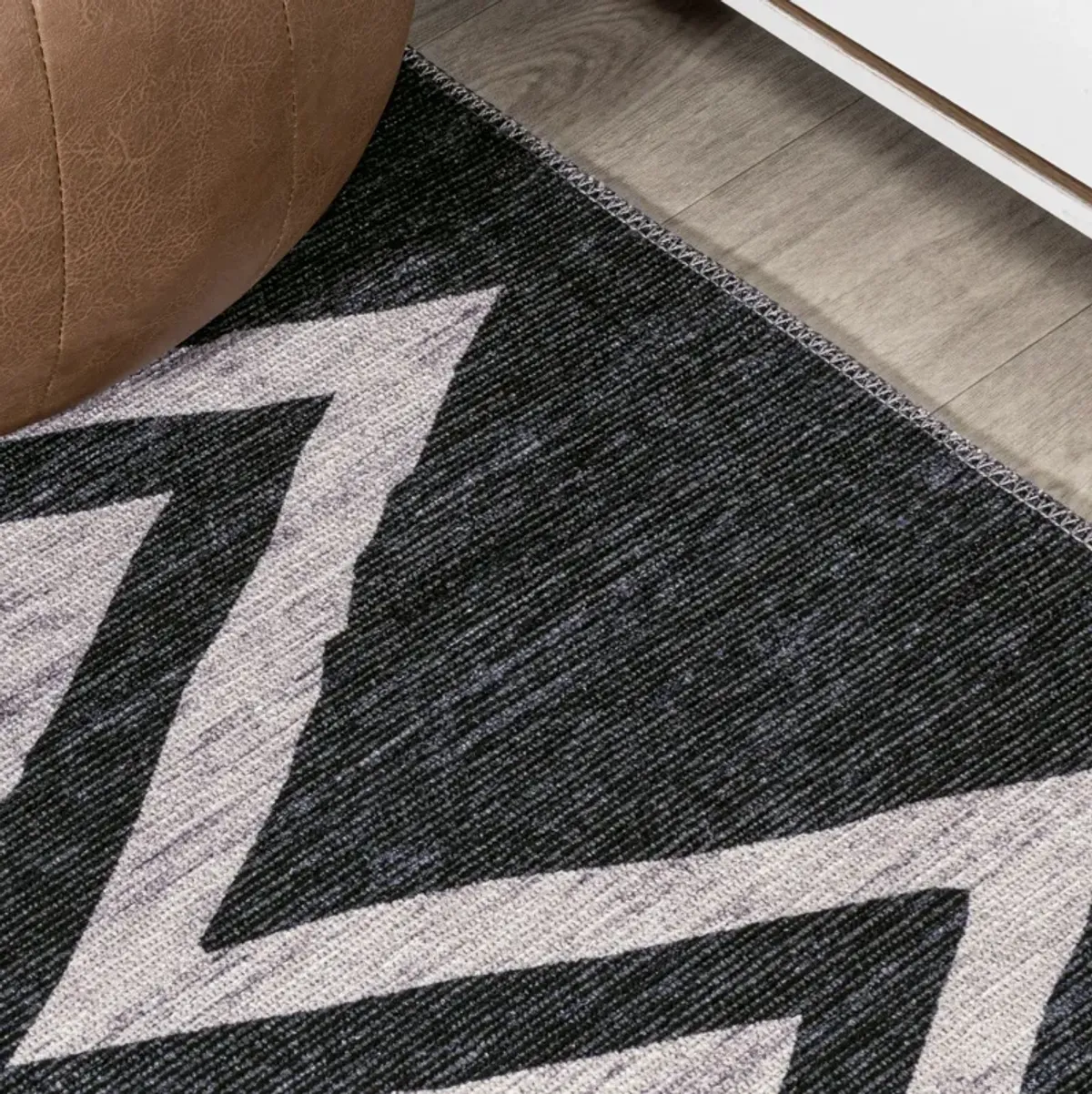 Siksak Modern Chevron Border Area Rug