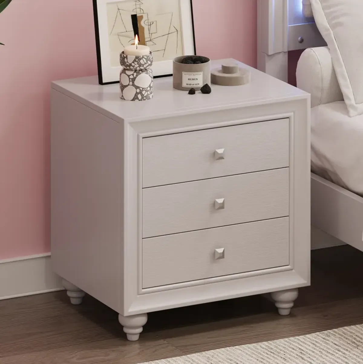 Modern Style Nightstand with 3 Drawers