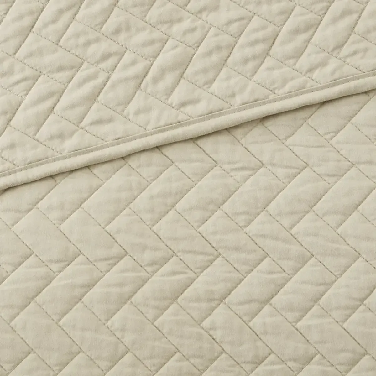 Gracie Mills Ria Solid Oversized Herringbone Quilt Set