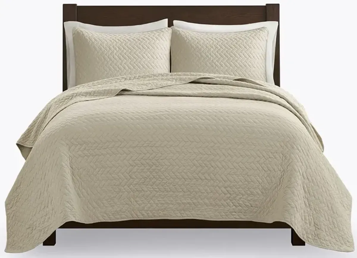 Gracie Mills Ria Solid Oversized Herringbone Quilt Set