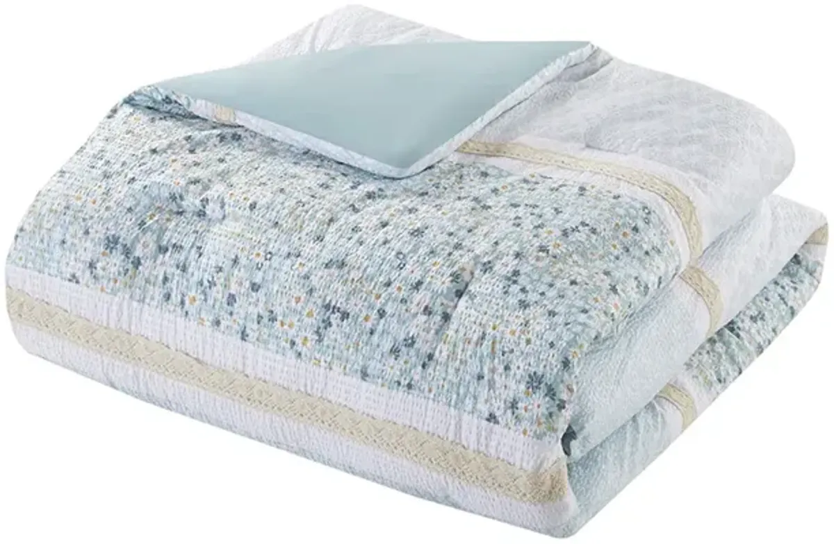 Gracie Mills Glenn Coastal Breeze 5-Piece Seersucker Comforter Ensemble with Coordinating Throw Pillows