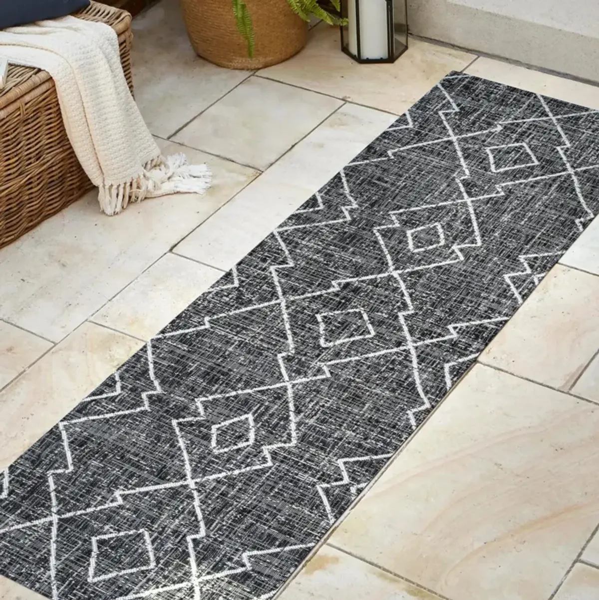 Carwa Tribal Diamond Trellis Indoor/Outdoor Area Rug