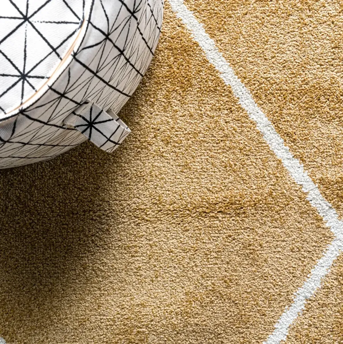 Cole Minimalist Diamond Trellis Area Rug