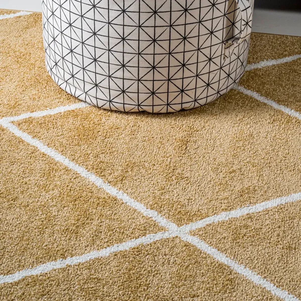 Cole Minimalist Diamond Trellis Area Rug