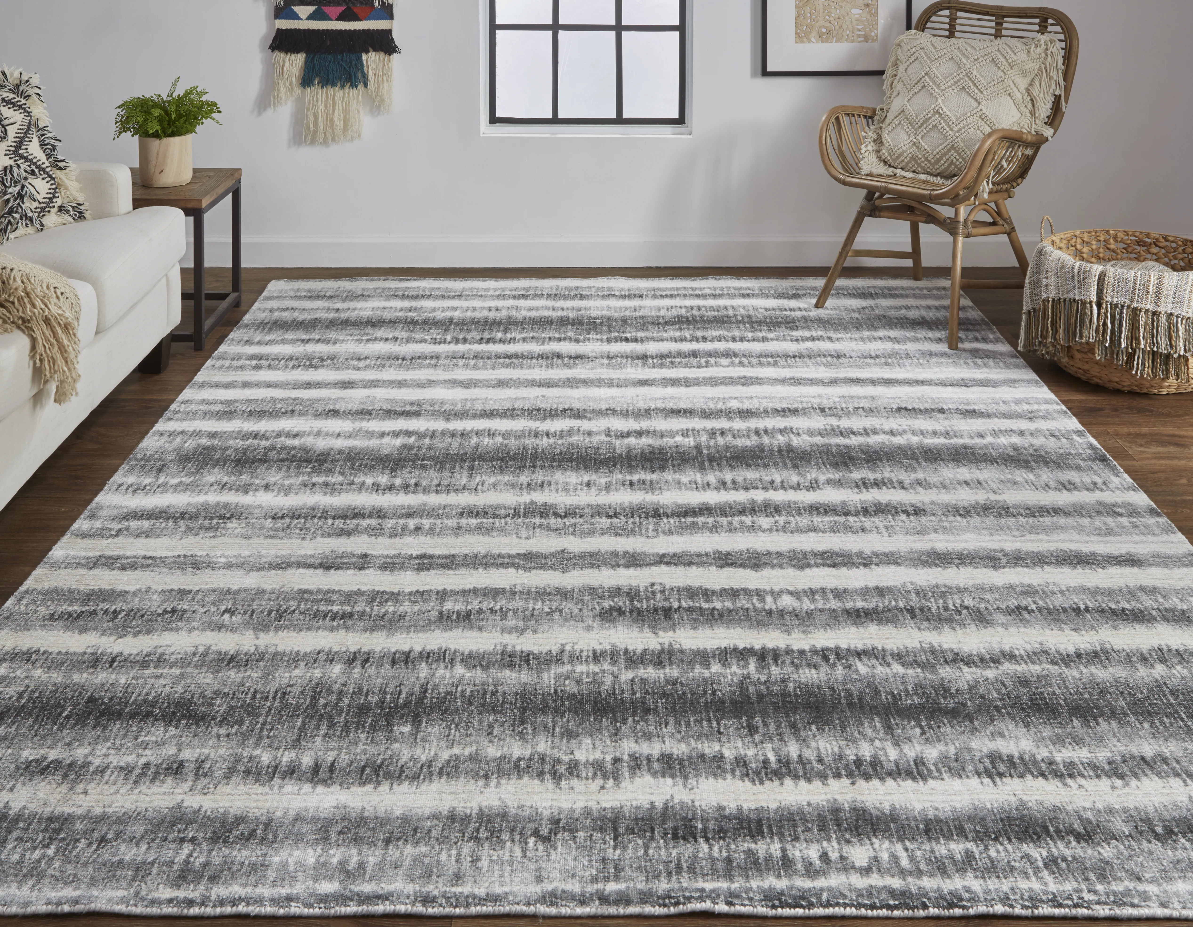 Mackay 8824F Gray/Ivory/Black 2' x 3' Rug