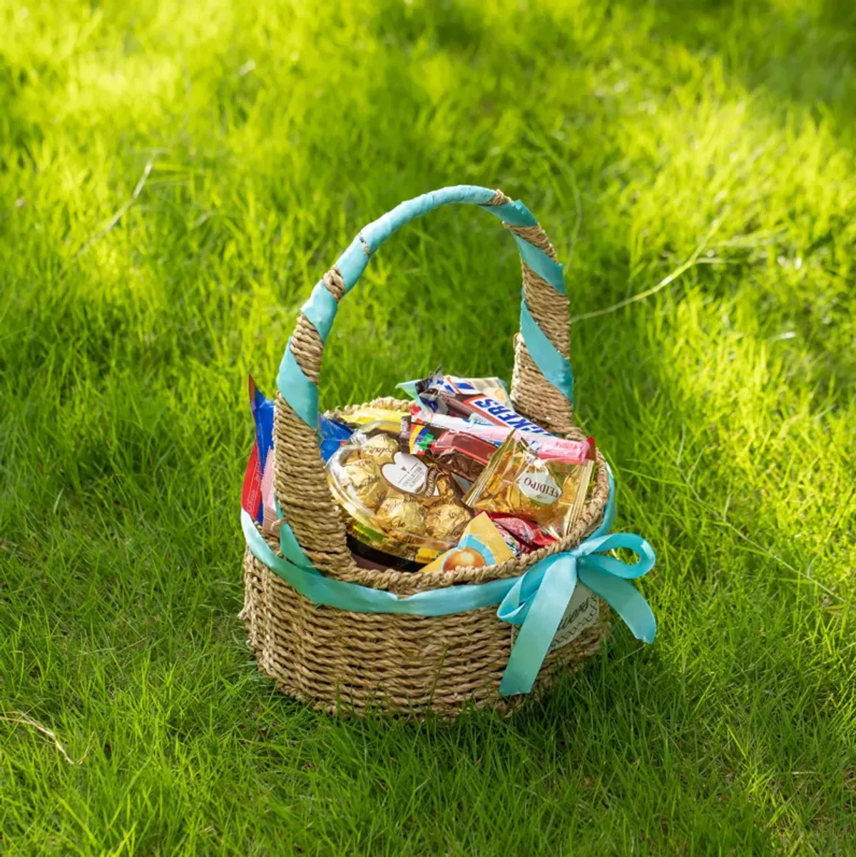 Wickerwise Small Seagrass Wicker Picnic Basket with Handle - Versatile Gift Basket with Blue Ribbon for New Year and Other Occasions, Garden and Home Decor, Natural Wicker Basket and Storage Solution