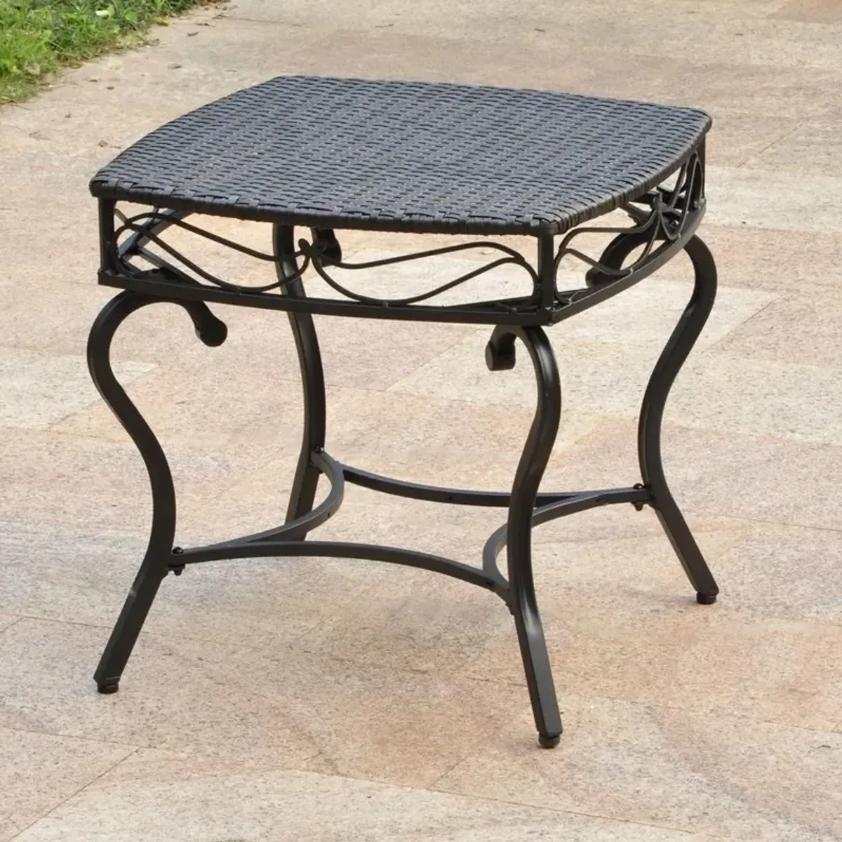 Valencia Resin Wicker/Steel Square Round Side Table