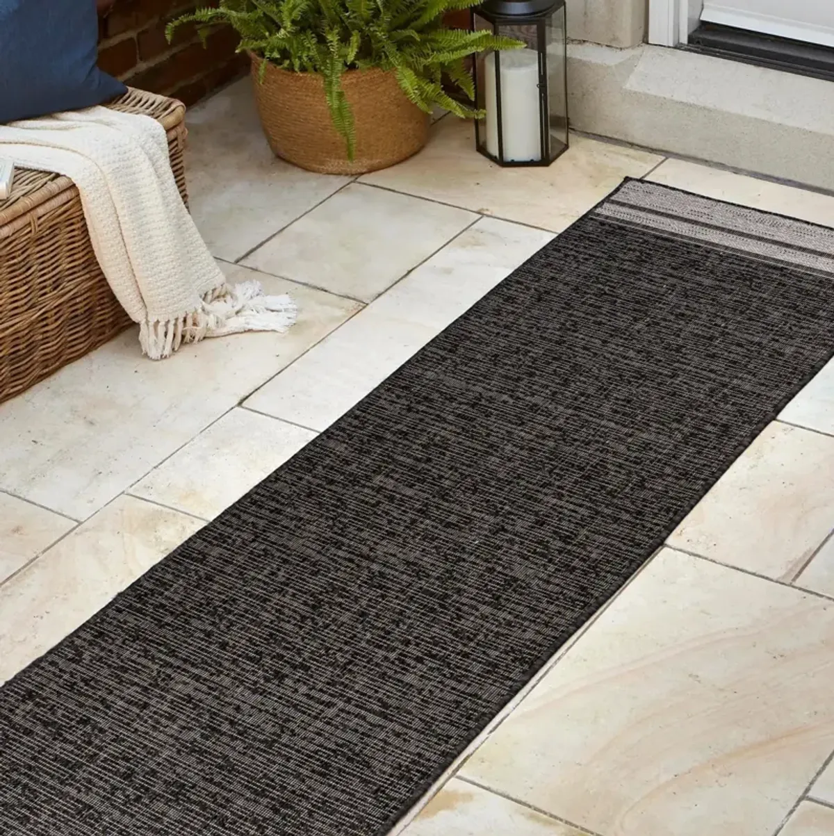 Alda Modern Minimalist Mingled Solid Indoor/Outdoor Area Rug