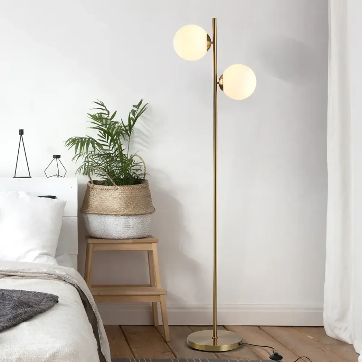 Floor Lamp w/ 2pcs Glass Lamp Shade Modern Portable Decorative Lamp