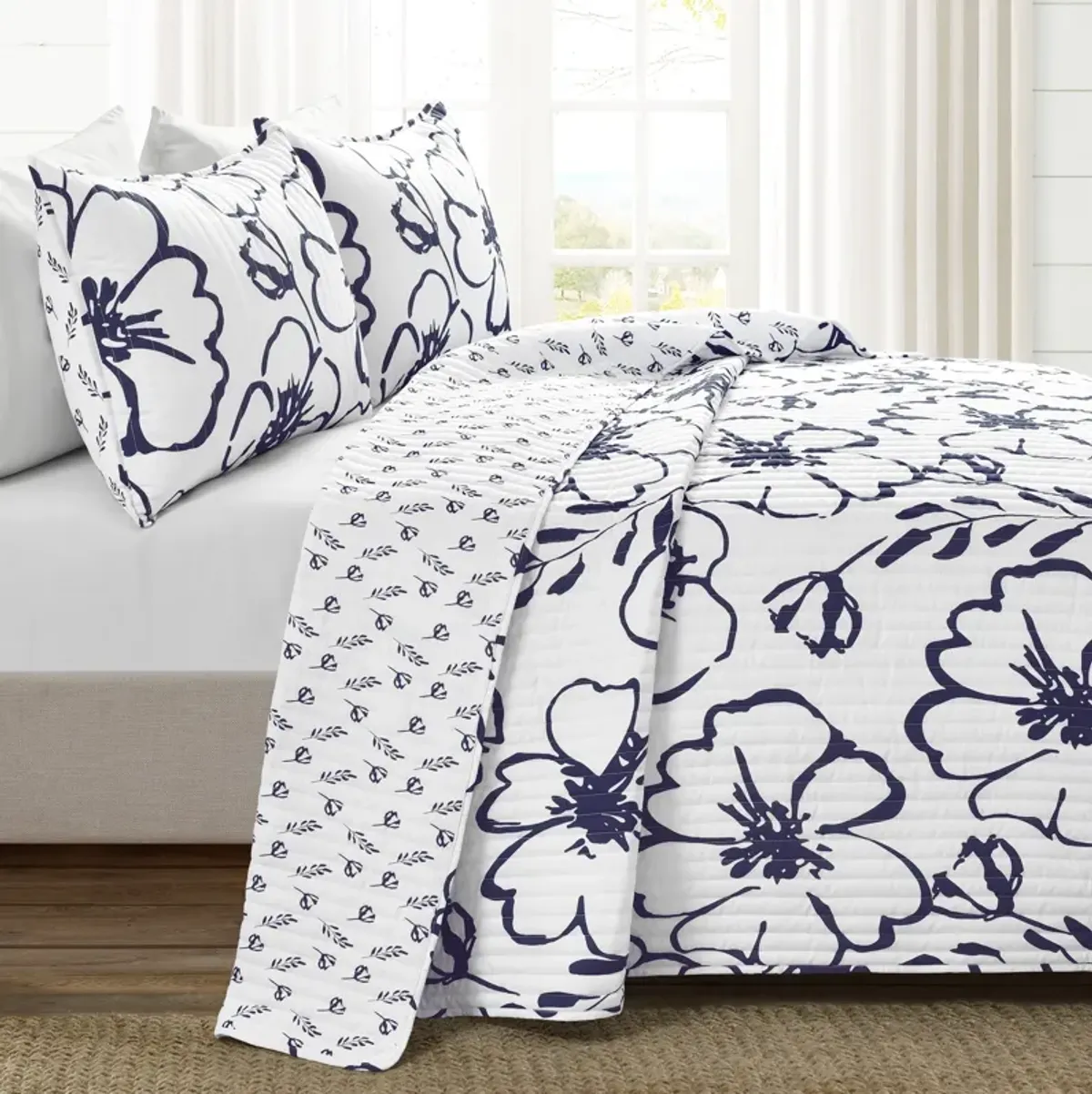 Scandinavian Floral Quilt Navy/White 3Pc Set King