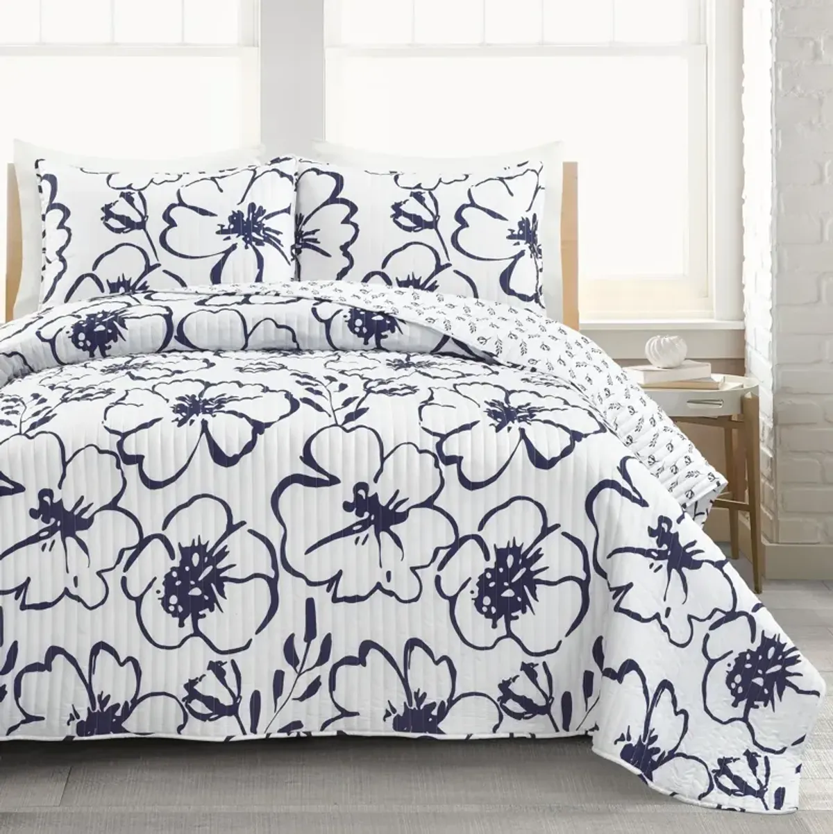 Scandinavian Floral Quilt Navy/White 3Pc Set King