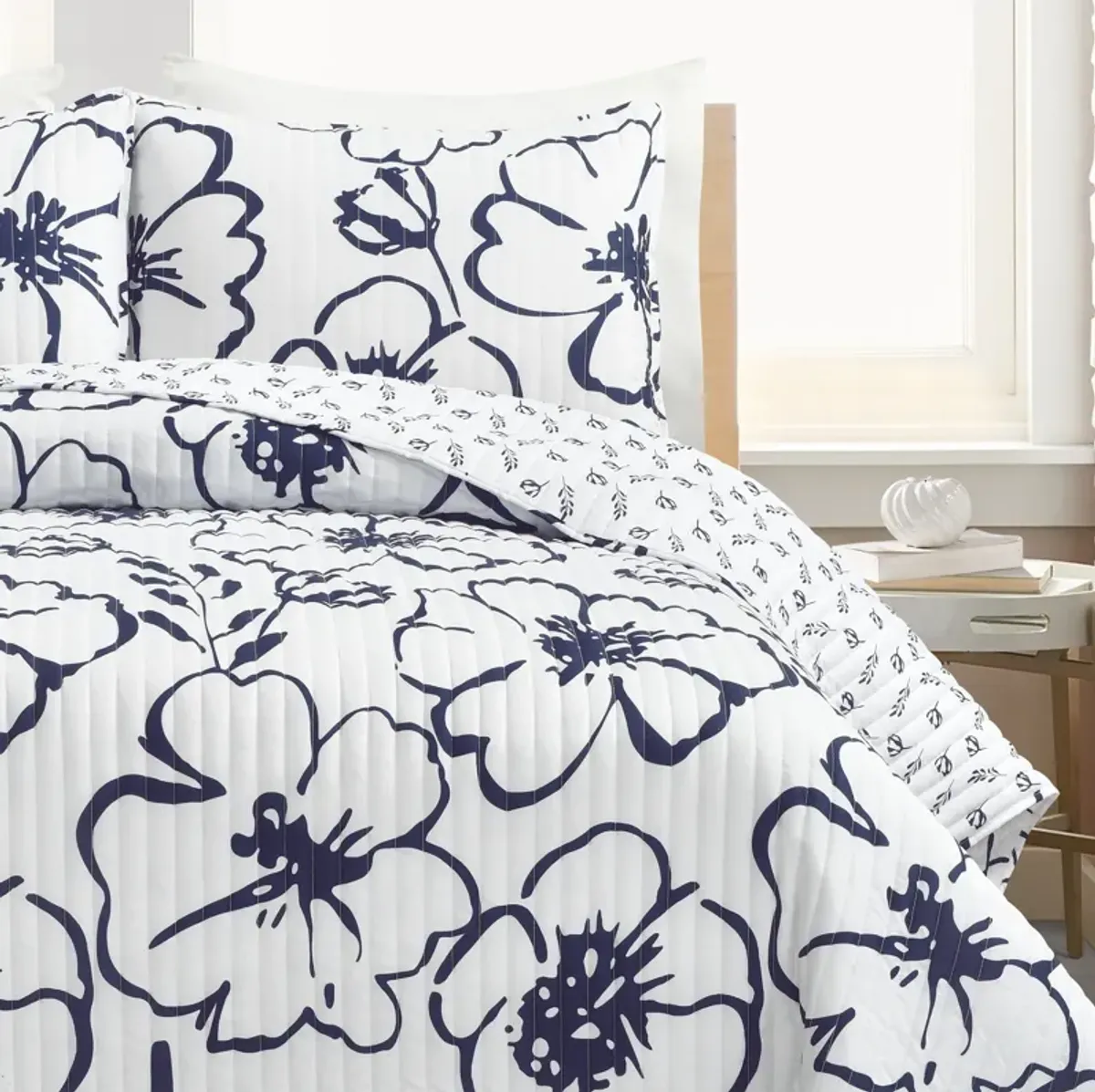 Scandinavian Floral Quilt Navy/White 3Pc Set King