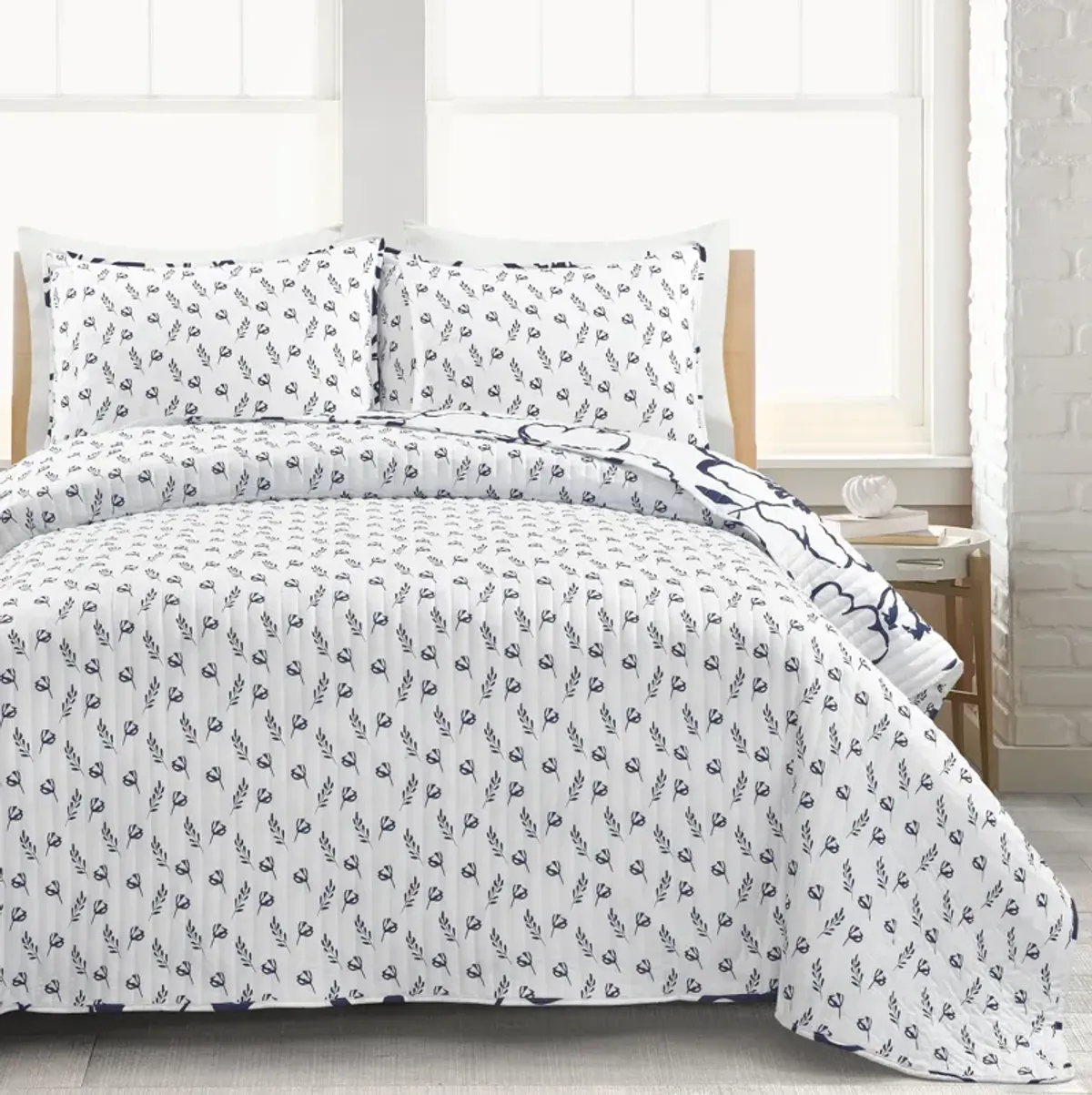 Scandinavian Floral Quilt Navy/White 3Pc Set King