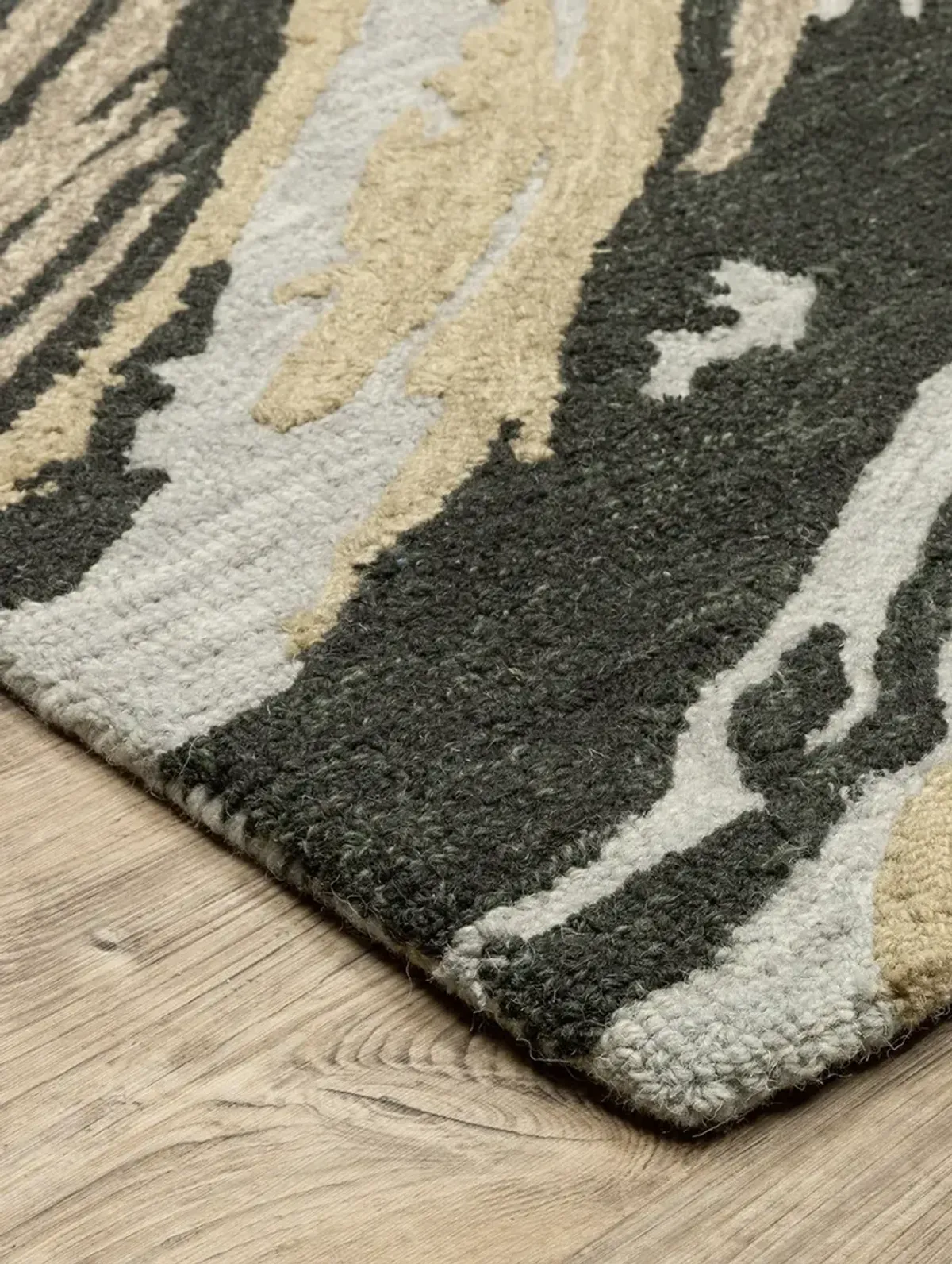 Kipton 2'6" x 8' Grey Rug