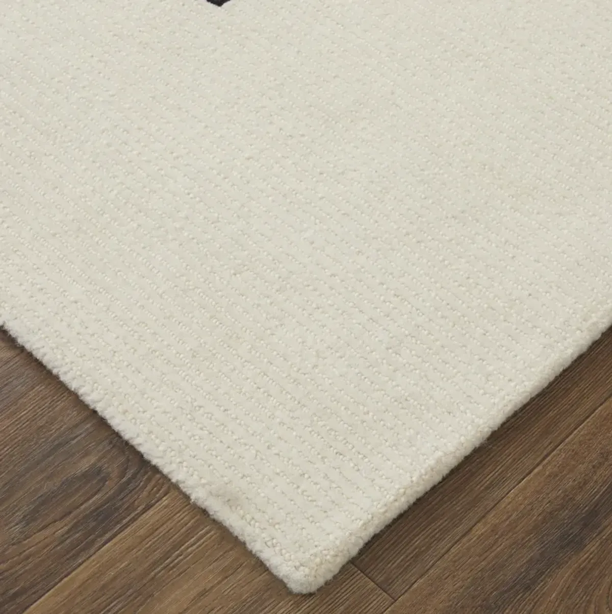 Maguire 8899F Ivory/Gray/Black 2' x 3' Rug