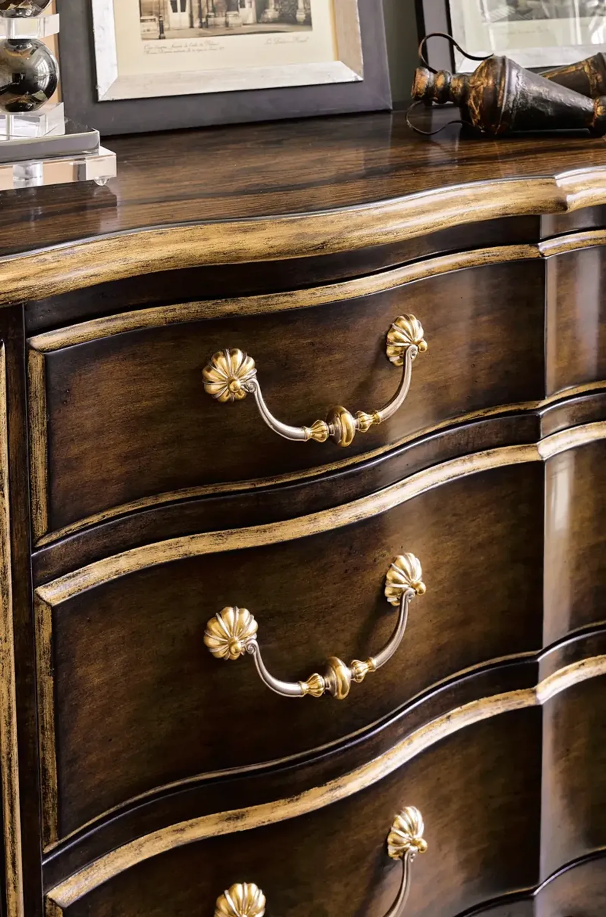 Aria Dresser