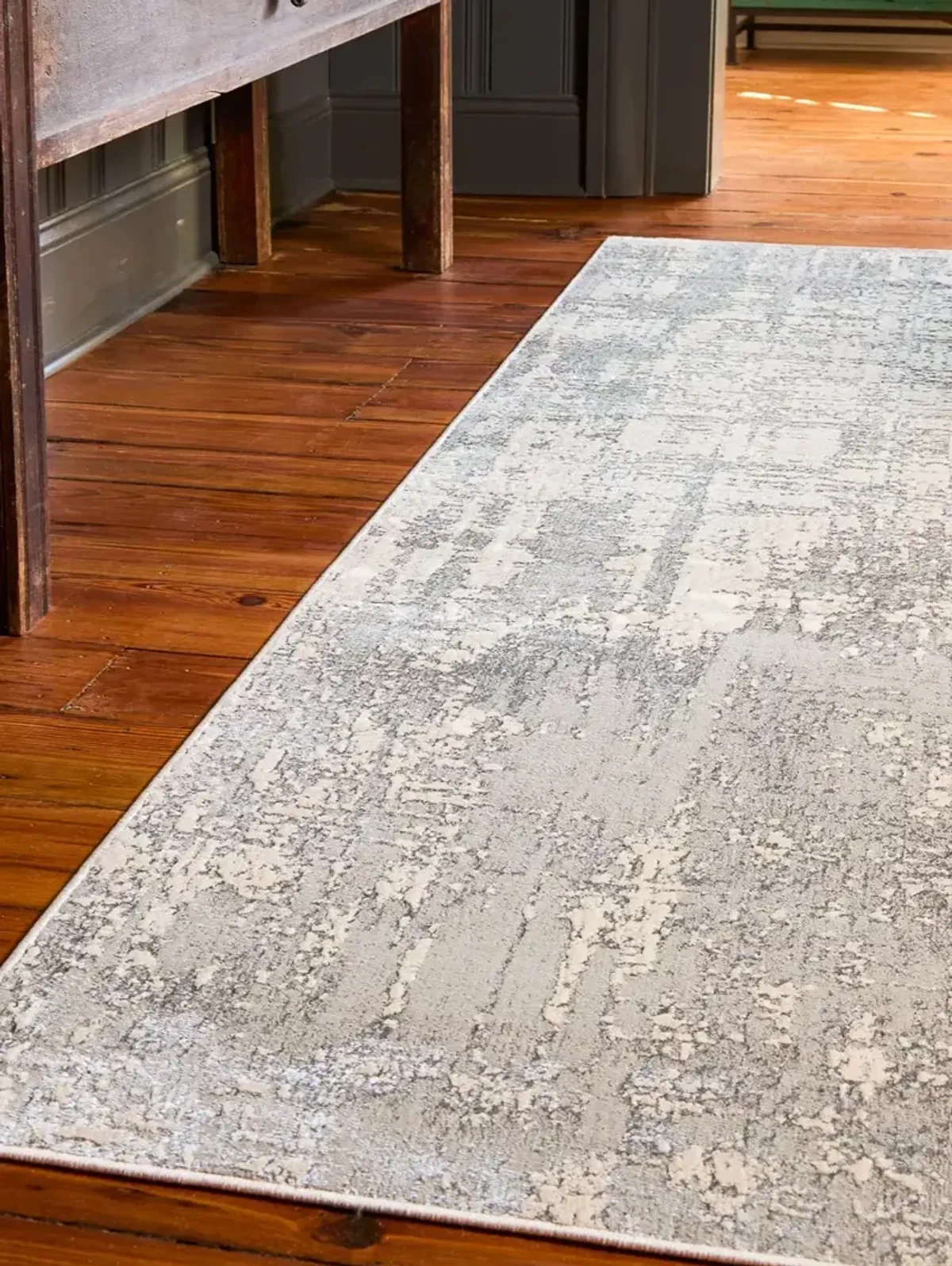 Catalyst Calibra Gray 2'2" x 8' Runner Rug