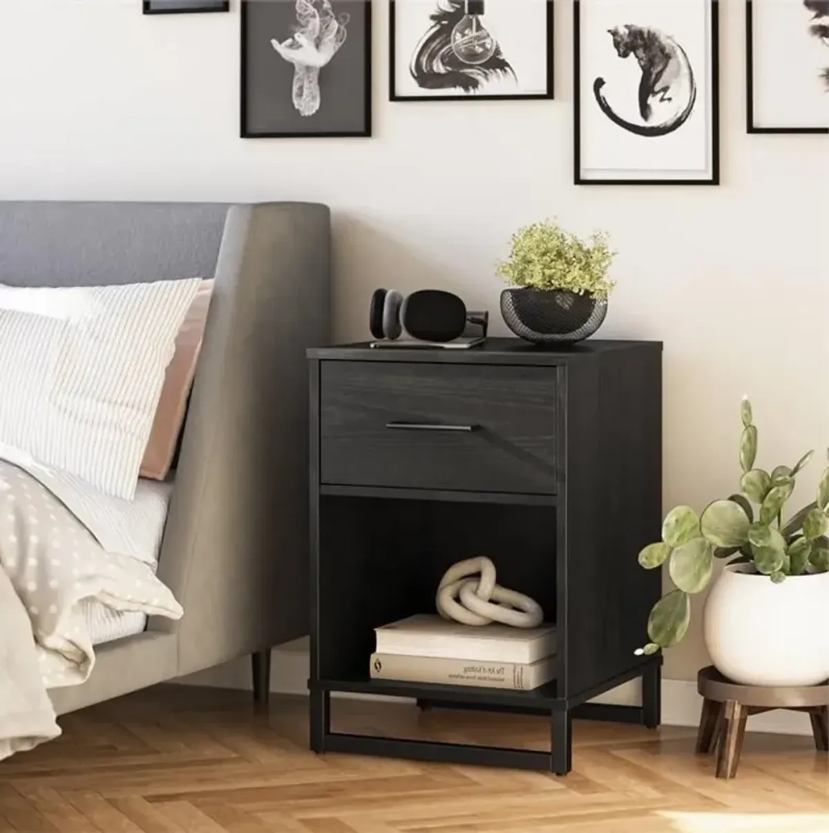 Modern 1-Drawer Bedroom Nightstand with Sleek Design for Stylish and Functional Bedside Storage